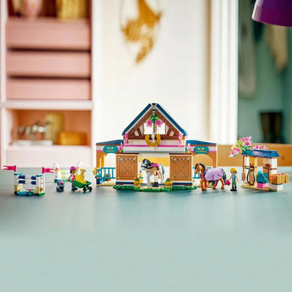 LEGO Friends 42688 Arklidės ir jojimo akademija