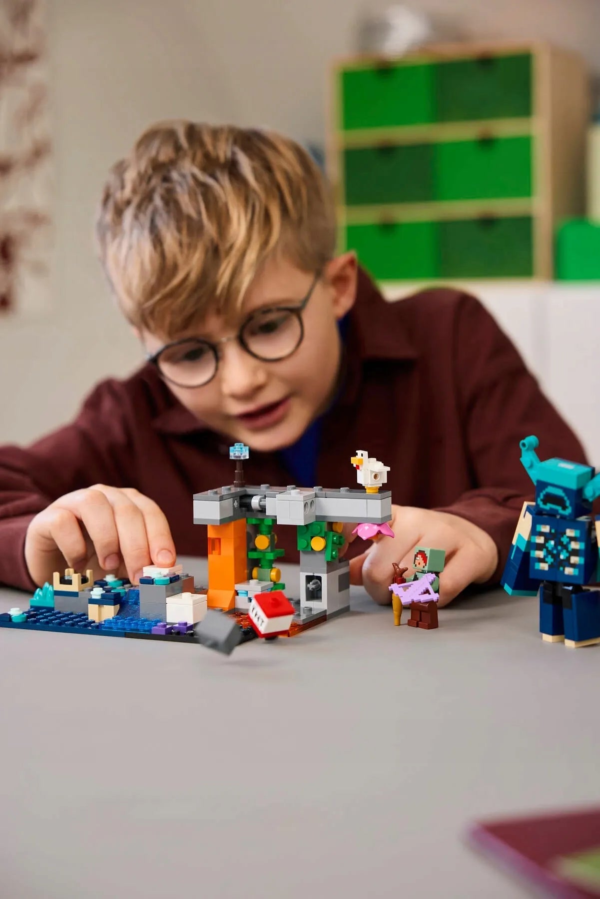 LEGO Minecraft Susitikimas su sargybiniu 21274 rinkinys vaikams nuo 7 metų