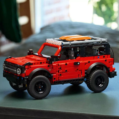 LEGO Technic visureigis Ford Bronco 42213
