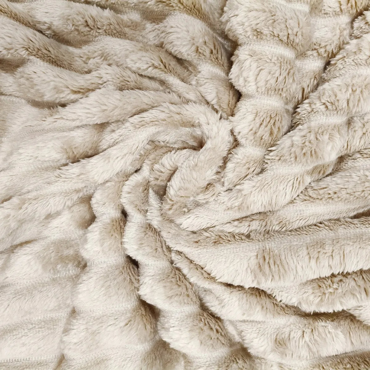 „Łóżkoholicy Nuvio“ mikropluošto pledas–užtiesalas su reljefinėmis juostomis, 160 × 200 cm, šviesiai smėlio spalvos
