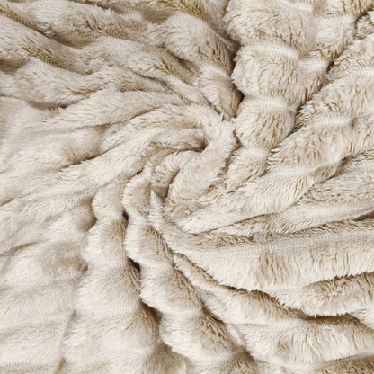 „Łóżkoholicy Nuvio“ mikropluošto pledas–užtiesalas su reljefinėmis juostomis, 160 × 200 cm, šviesiai smėlio spalvos