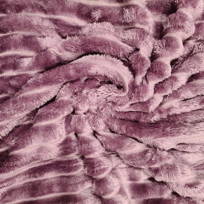 „Łóżkoholicy“ „Nuvio“ reljefinių juostų mikropluošto pledas-lovatiesė, 200 × 220 cm, purpurinis