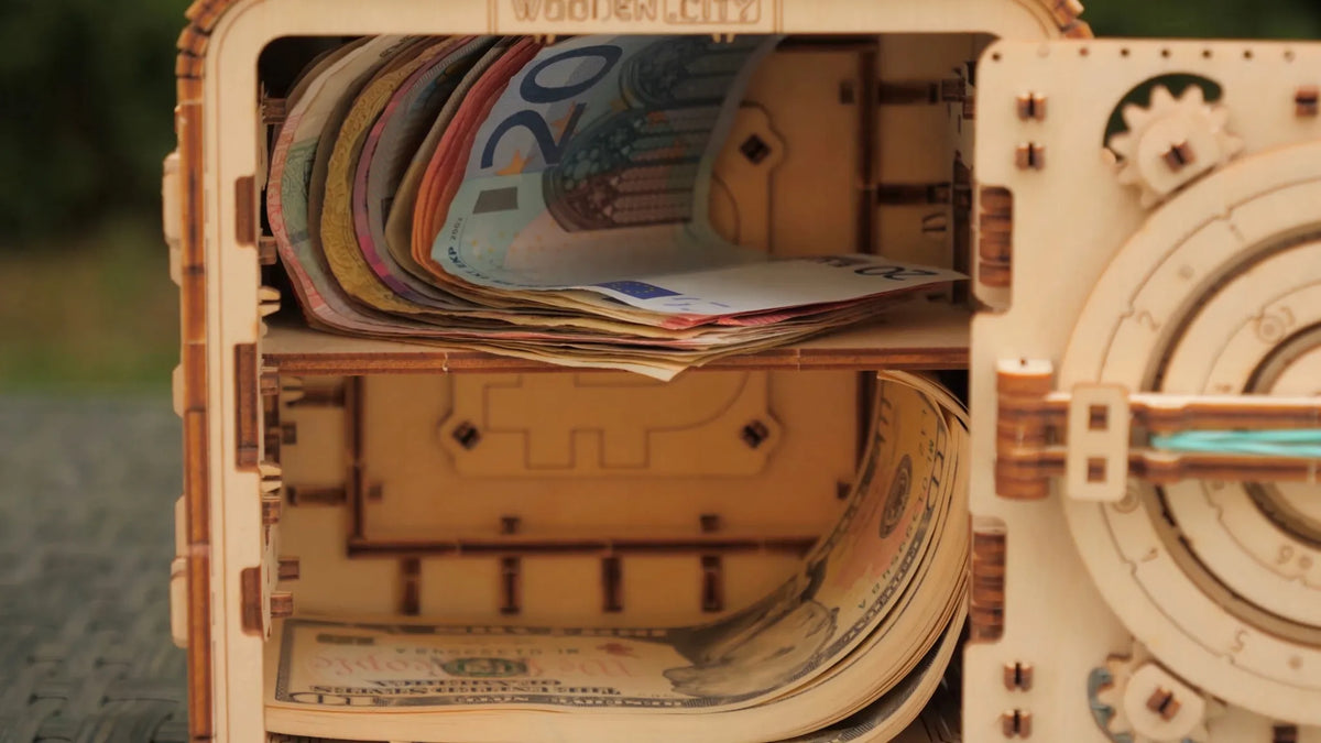 Medinė 3D dėlionė – seifo ir taupyklės modelis su PIN kodu Wooden.City