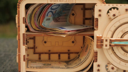 Medinė 3D dėlionė – seifo ir taupyklės modelis su PIN kodu Wooden.City