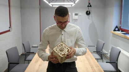 Medinė 3D dėlionė – seifo ir taupyklės modelis su PIN kodu Wooden.City