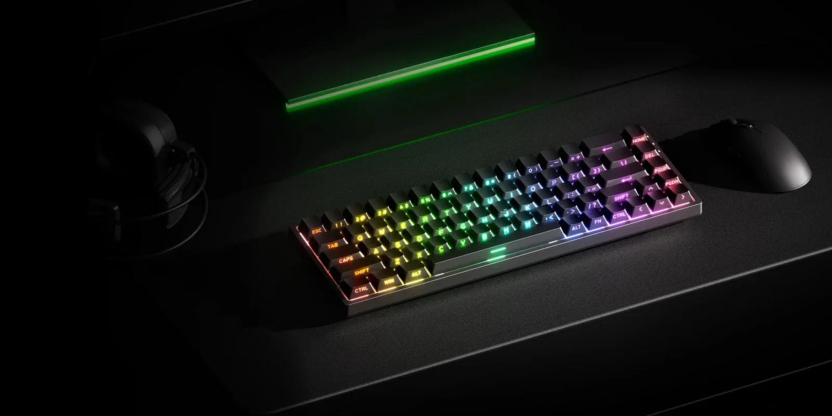 MonsGeek Fun68 Pro HE – juoda klaviatūra su šoniniu ženklinimu, „Rapid Trigger“, „Hall Effect“ ir RGB apšvietimu