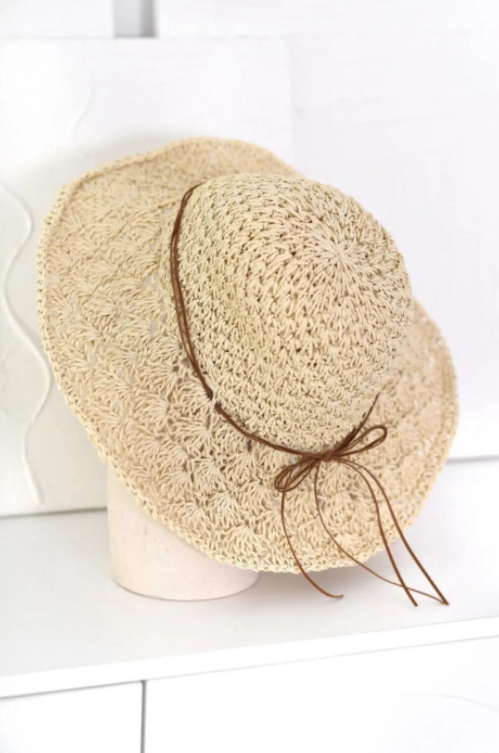 Moteriška šiaudinė bucket hat stiliaus kepurė, ažūrinė, vasarinė, paplūdimio, smėlio spalvos 2938