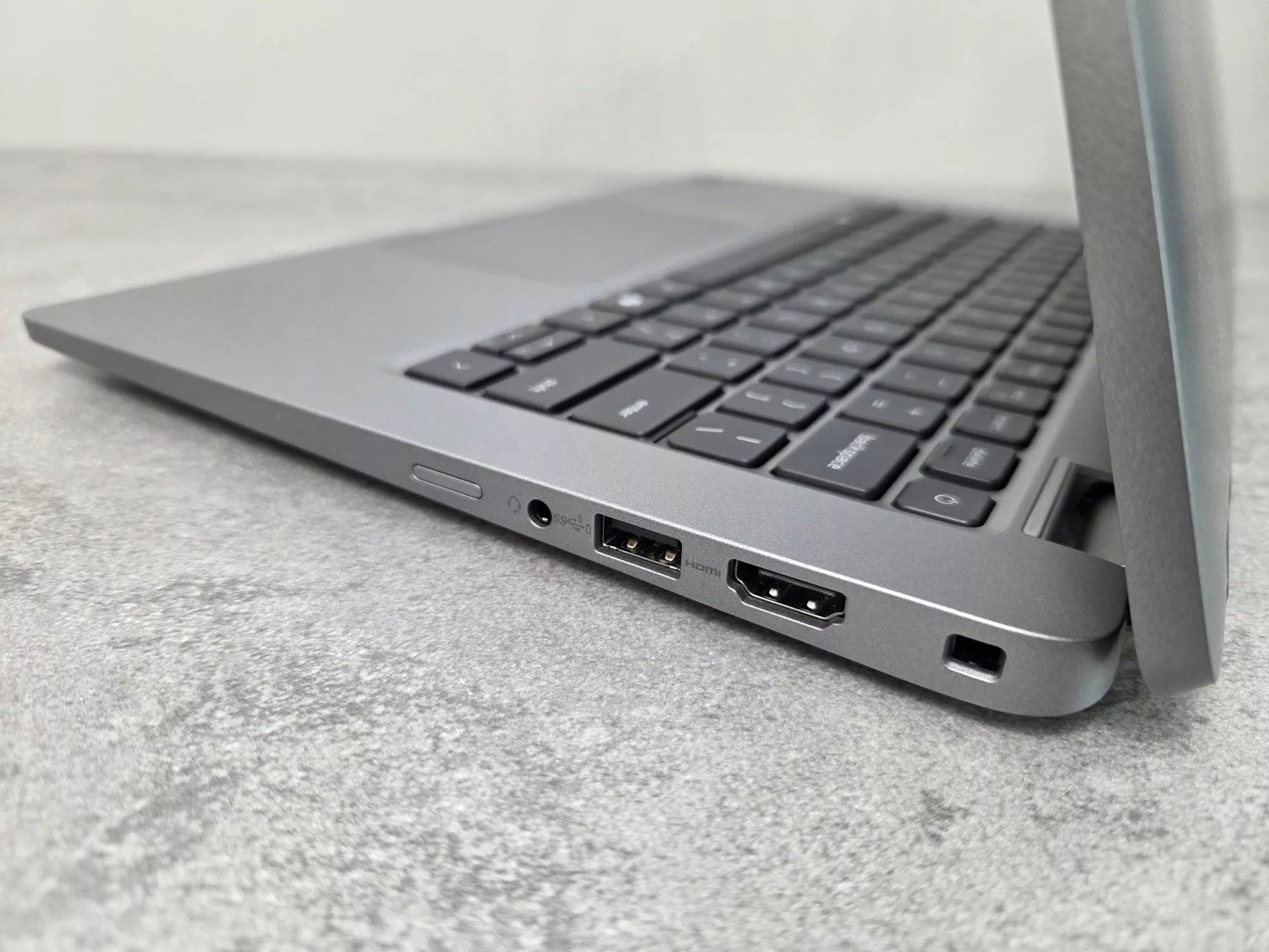 Nešiojamas kompiuteris Dell Latitude 13 5350 2-in-1 – Intel Ultra 5 135U, 32 GB RAM, 512 GB SSD, 13″ FHD, 360°
