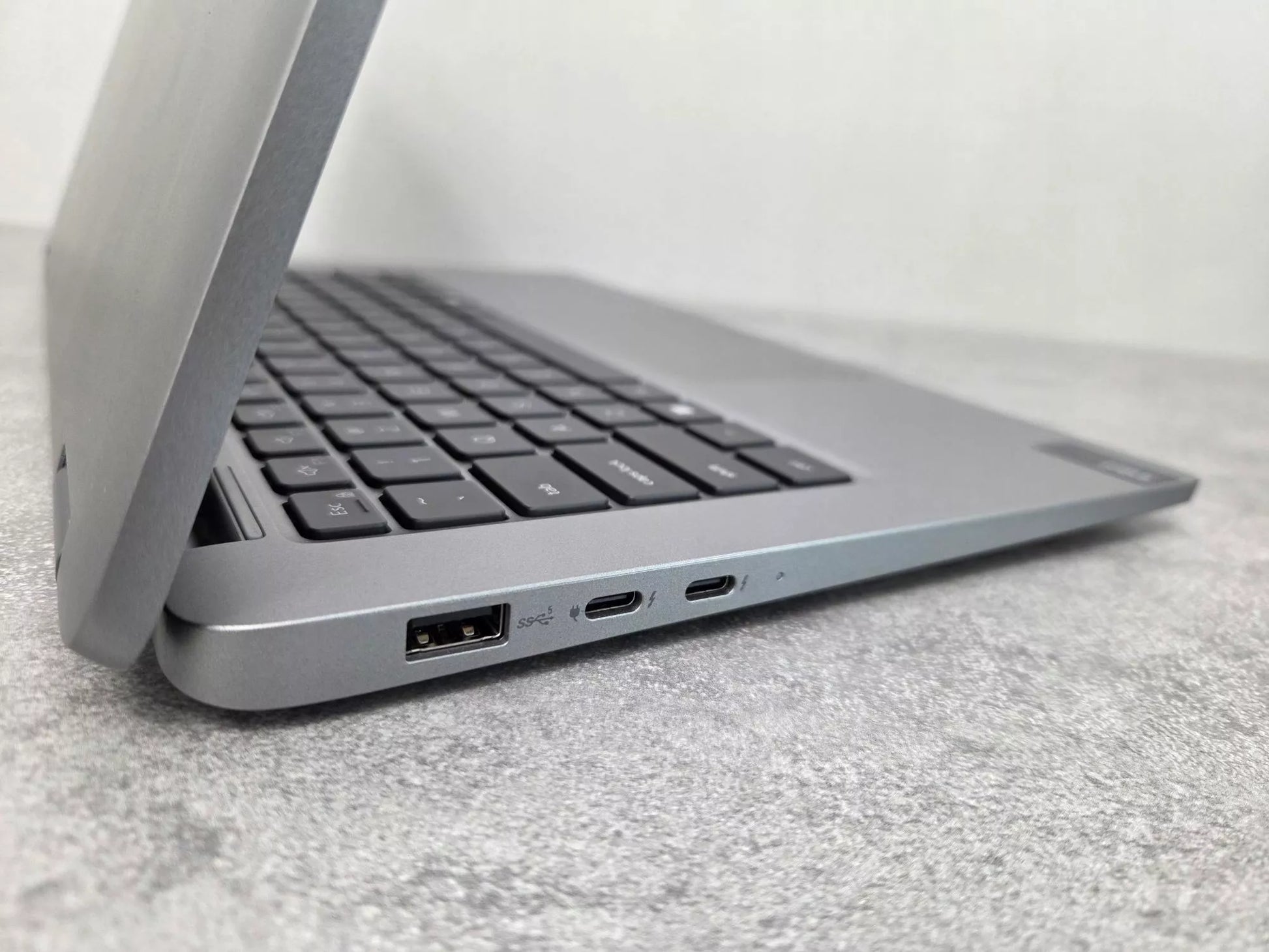 Nešiojamas kompiuteris Dell Latitude 13 5350 2-in-1 – Intel Ultra 5 135U, 32 GB RAM, 512 GB SSD, 13″ FHD, 360°