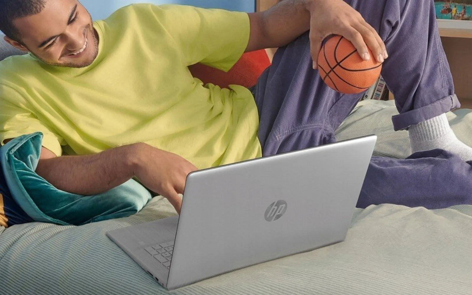 Nešiojamas kompiuteris HP 17-CN3003CA Intel Core i5-1334U 32GB 1TB SSD 17.3" 1920*1080 IPS