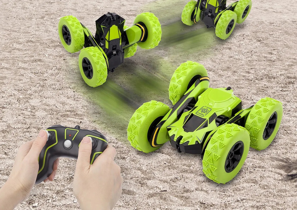 Nuotoliniu būdu valdomas akrobatinis automobilis „ATOM MAX“ su pulteliu, 2,4 GHz, 700 mAh akumuliatoriumi