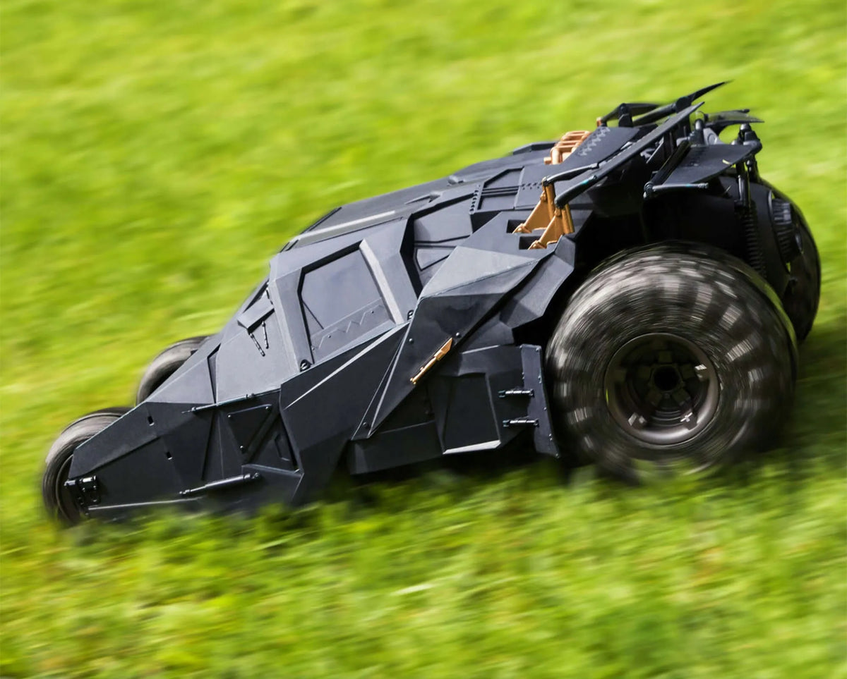Nuotoliniu būdu valdomas „Batmobile Tumbler“ automobilis DC Comics, „Batman“