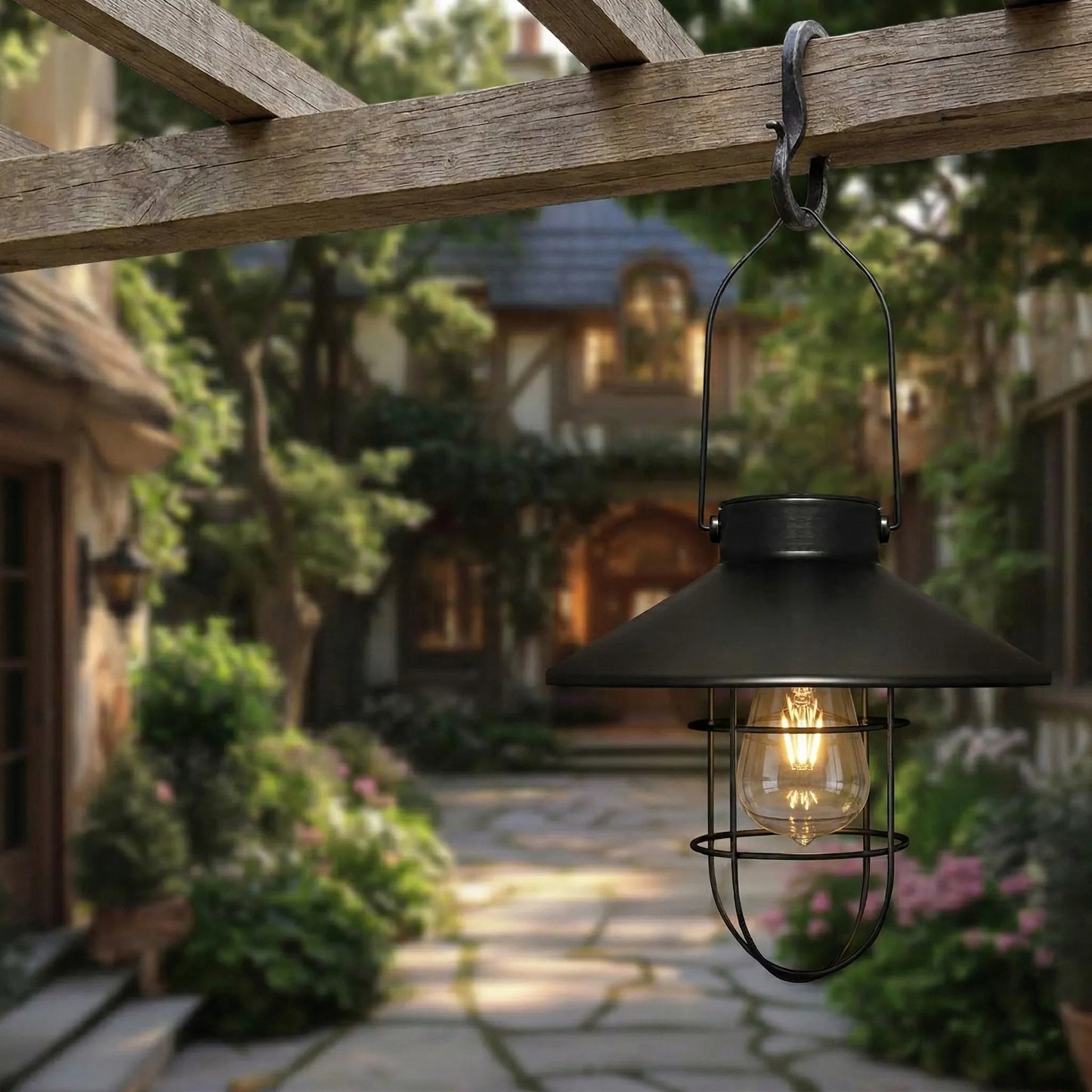 Pakabinamas saulės energija maitinamas LED sodo žibintas retro stiliaus IP44