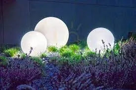 Saulės energija maitinamas sodo šviestuvas, 4 LED, balta sfera, 25 cm, terasai ir balkonui