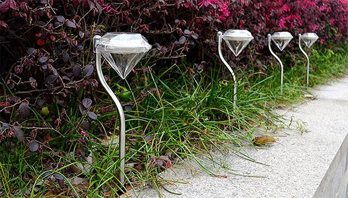 Saulės energija maitinamas sodo šviestuvas, įsmeigiamas stulpelis, deimanto formos, 2 LED, balta / RGB, P-780
