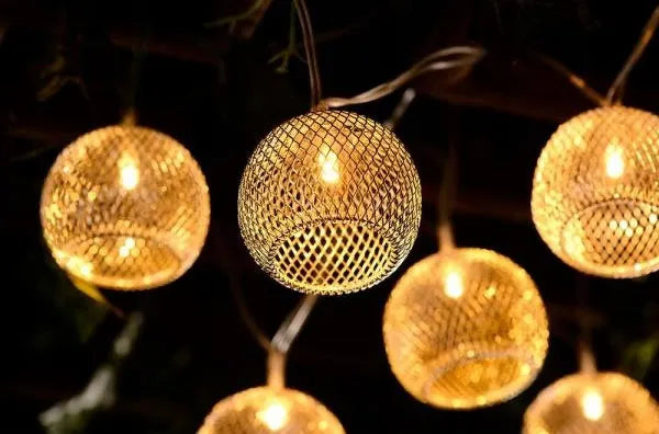 Saulės energija varoma LED sodo girlianda su smeigiamais burbulais 10 LED