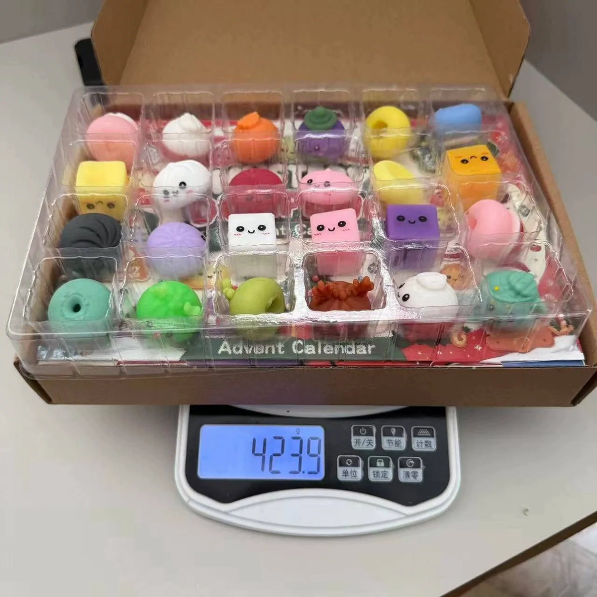 „Senti“ advento kalendorius su minkomais „Squishy“ 3D žaisliukais, 24 dienų rinkinys, kalėdinė dovana