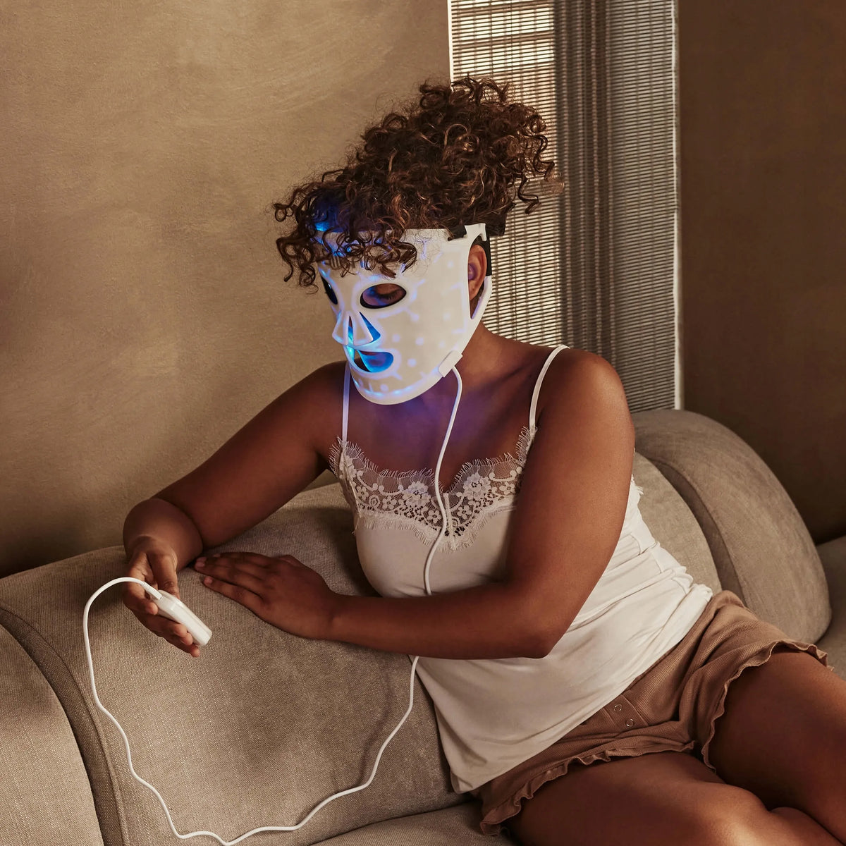 „Silk’n Facial LED Mask 100“ veido LED kaukė fotoninei odos priežiūrai, 4 spalvos