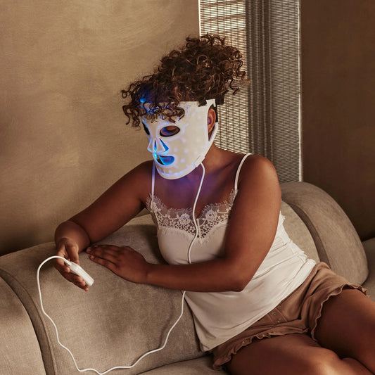 „Silk’n Facial LED Mask 100“ veido LED kaukė fotoninei odos priežiūrai, 4 spalvos