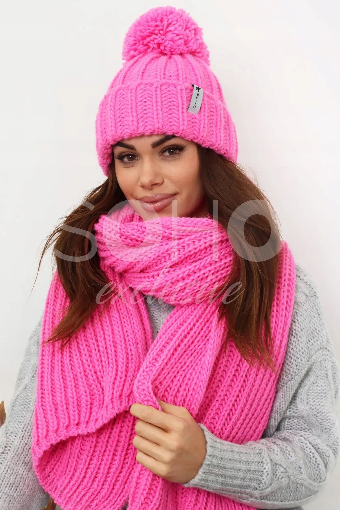Šilta moteriška žieminė „beanie“ kepurė, fuksijų spalvos