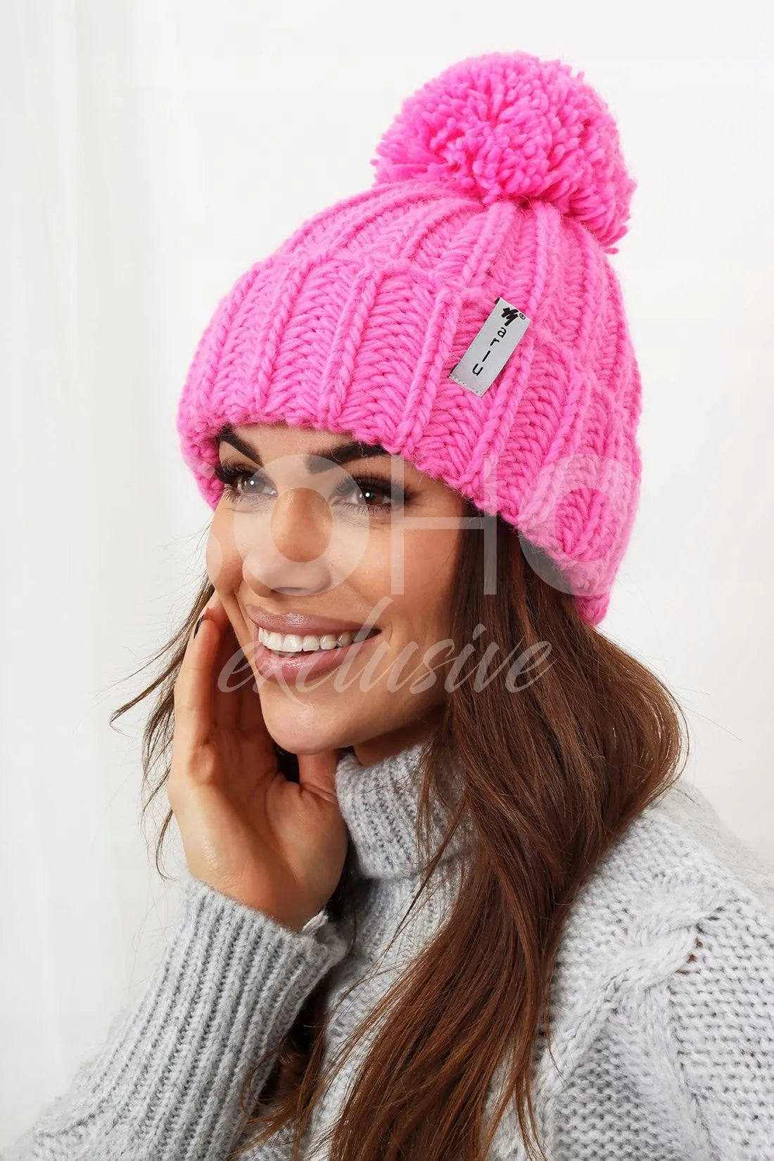 Šilta moteriška žieminė „beanie“ kepurė, fuksijų spalvos