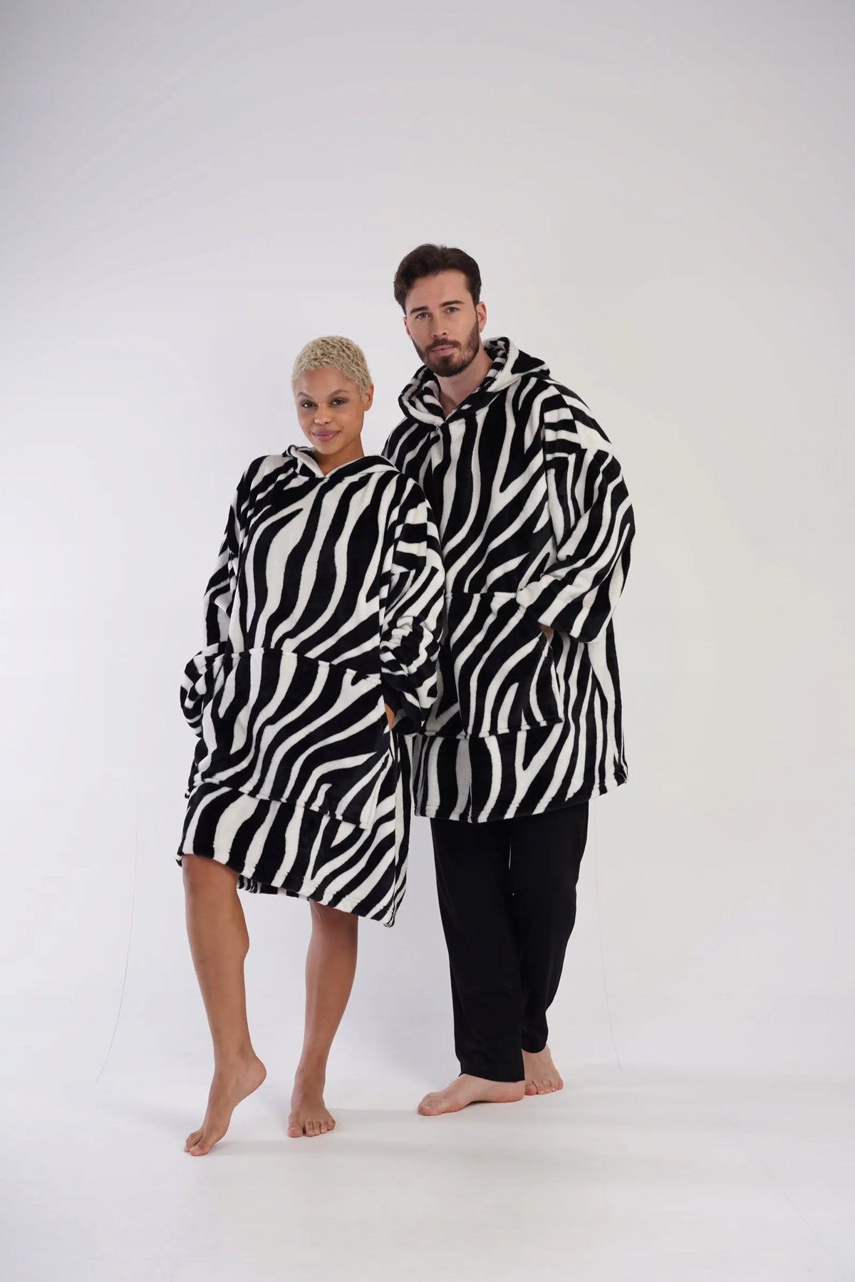 Šilta pliušinė džemperinė antklodė „oversize“ 2 viename