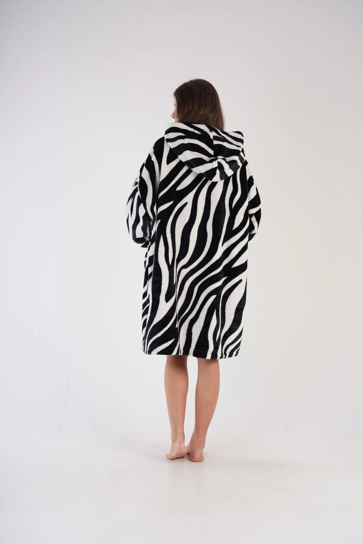 Šilta pliušinė džemperinė antklodė „oversize“ 2 viename