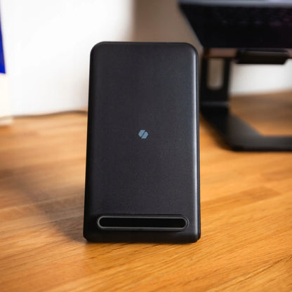 „Spacecase“ belaidis Qi įkroviklis-stovas telefonui, 15 W