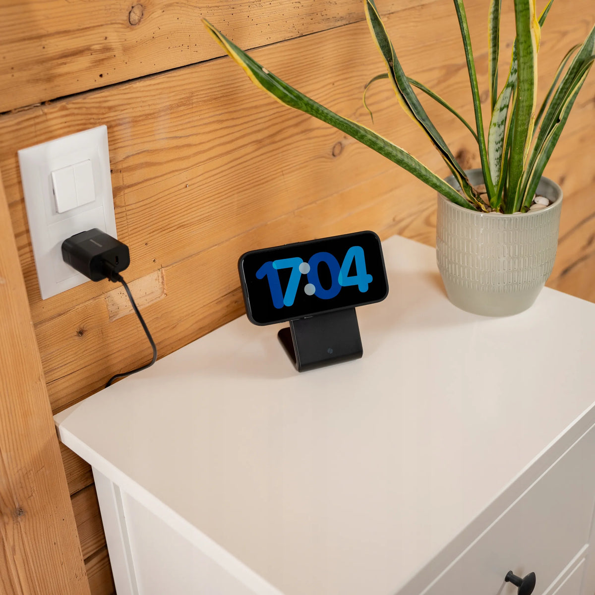 „Spacecase MagCharge WM2B“ belaidis „MagSafe“ įkroviklis, skirtas „iPhone“ ir „AirPods“, juodas