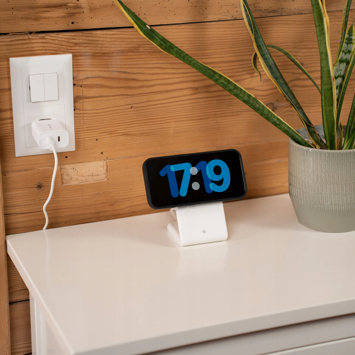 „Spacecase MagCharge WM2W“ belaidis „MagSafe“ įkroviklis, baltas, skirtas „iPhone“ ir „AirPods“