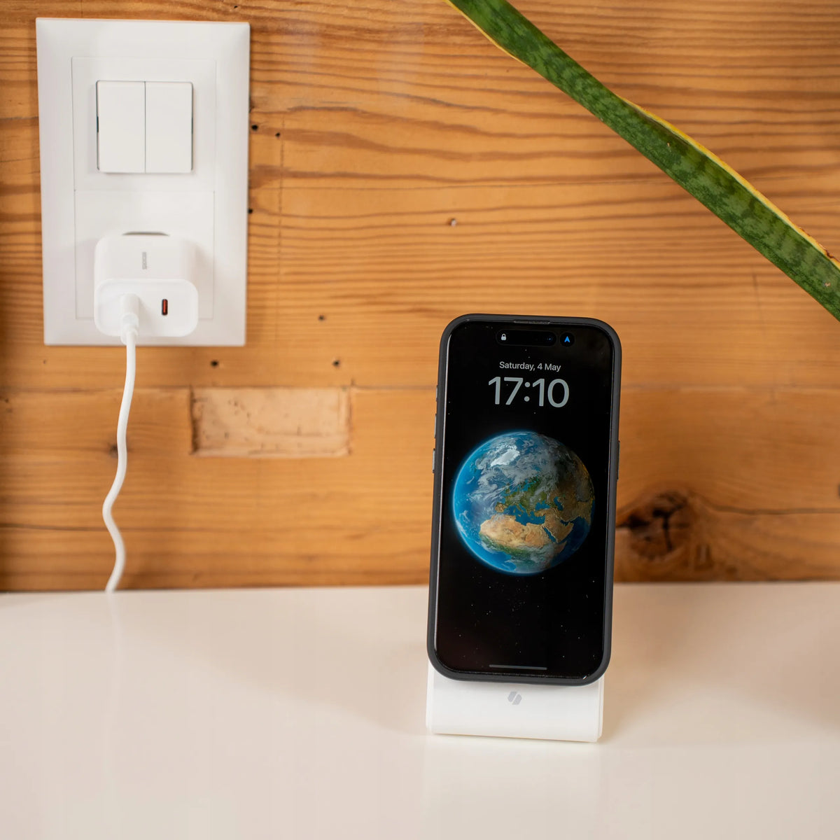 „Spacecase MagCharge WM2W“ belaidis „MagSafe“ įkroviklis, baltas, skirtas „iPhone“ ir „AirPods“