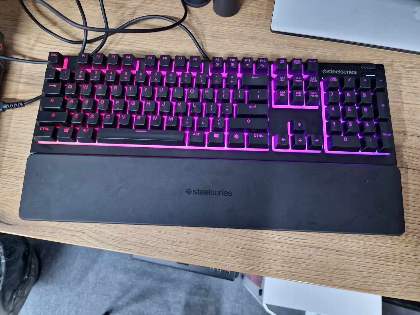 SteelSeries Apex 3 TKL – RGB žaidimų klaviatūra