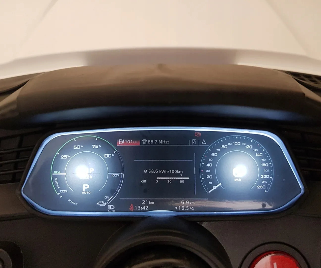 Vaikiškas akumuliatorinis automobilis XXL Audi E-Tron Sportback 4x4