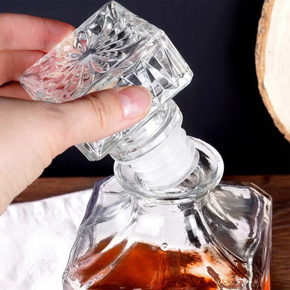 Vilde dovanų rinkinys: viskio karafa su kamščiu ir 4 taurės, 0,9 l