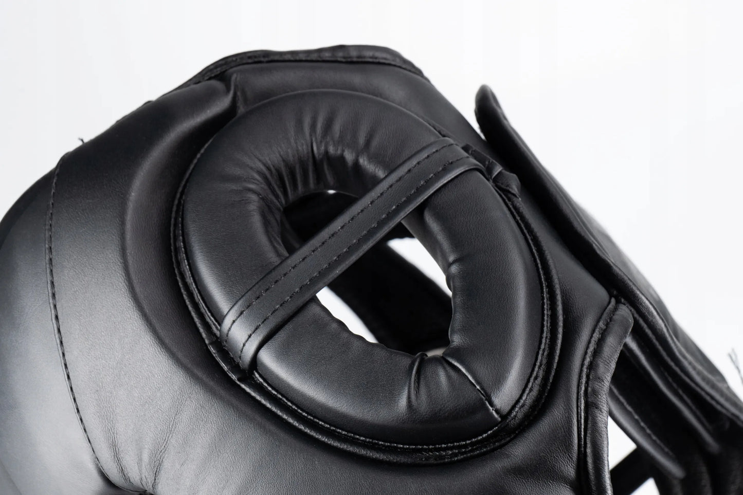 VOBO bokso šalmas juodas – sparringas / treniruotės – kikboksas Muay Thai – M dydis
