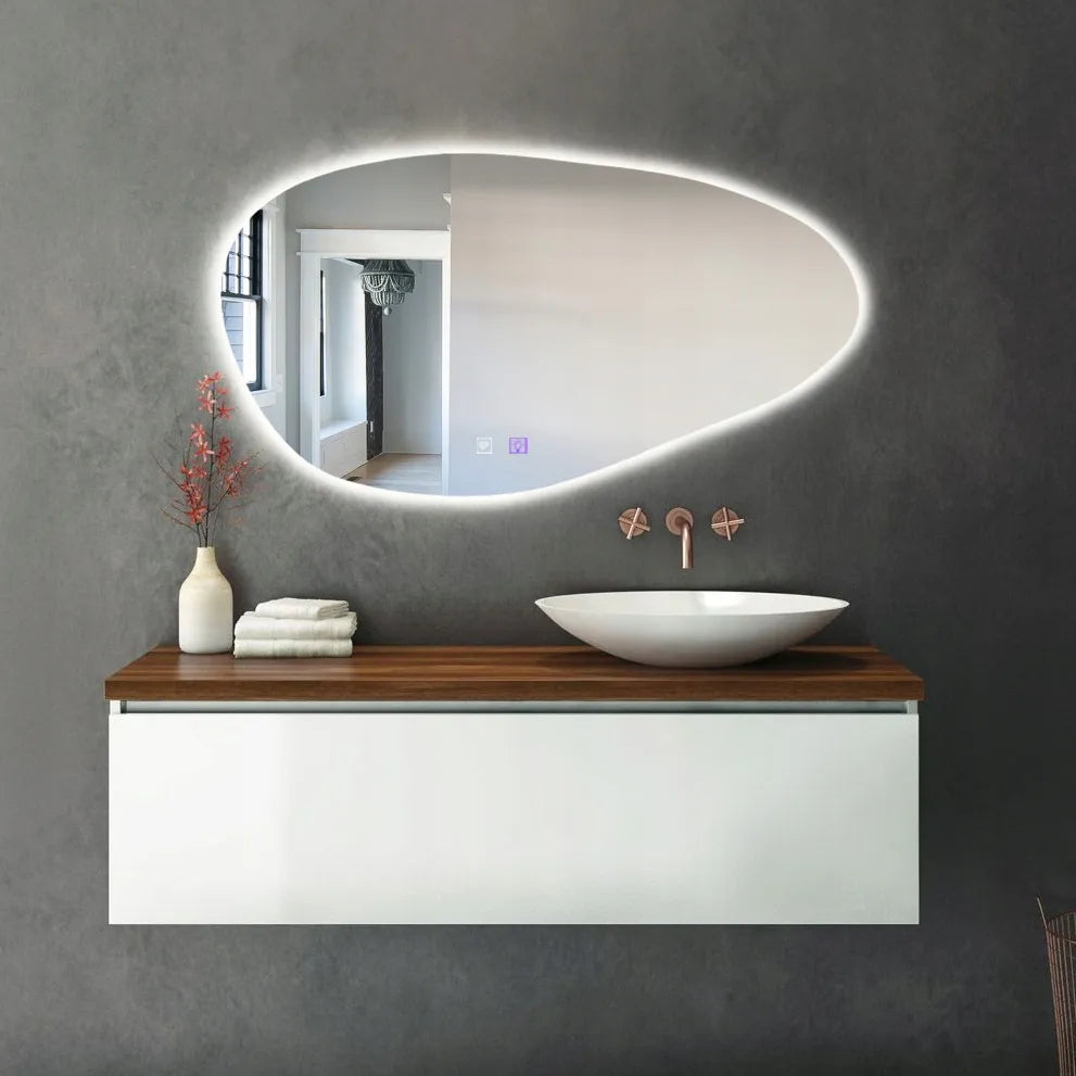 Vonios kambario veidrodis su LED apšvietimu Tutumi CLOUD, 100x60 cm, asimetriškas, su apsauga nuo rasojimo