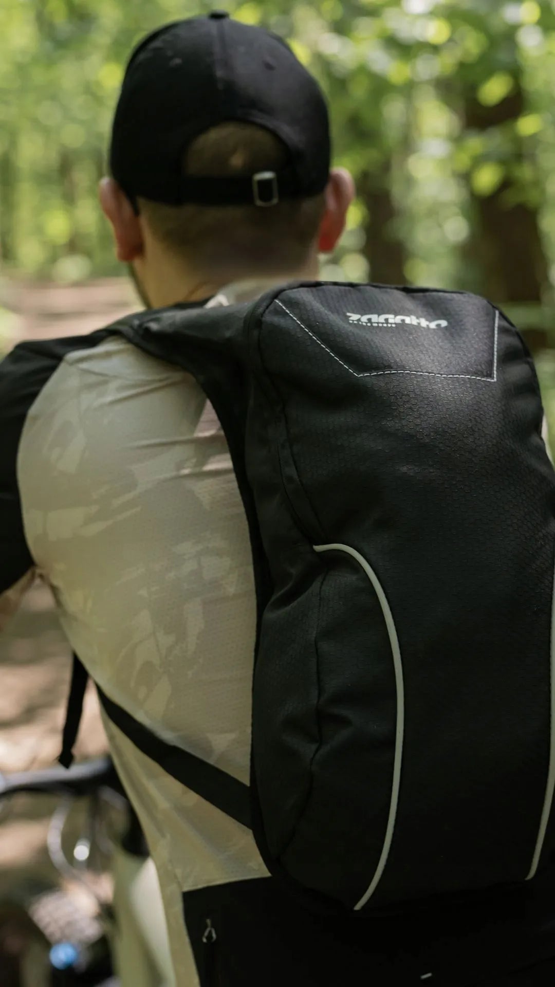 „Zagatto“ ZG90 juoda sportinė kuprinė bėgimui ir važiavimui dviračiu