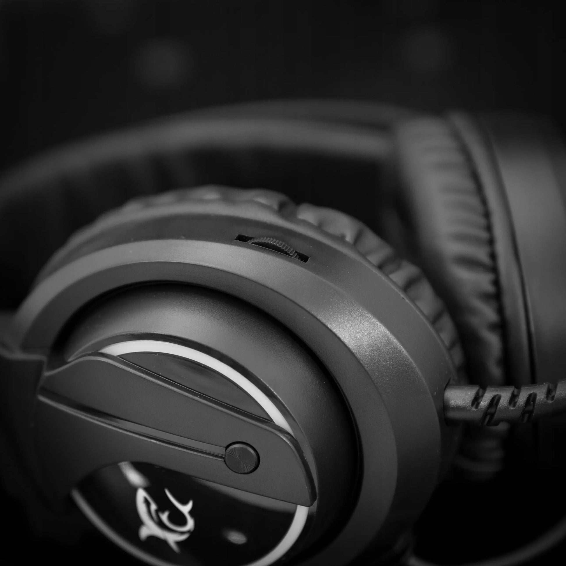 Žaidimų ausinės White Shark WOLF RGB