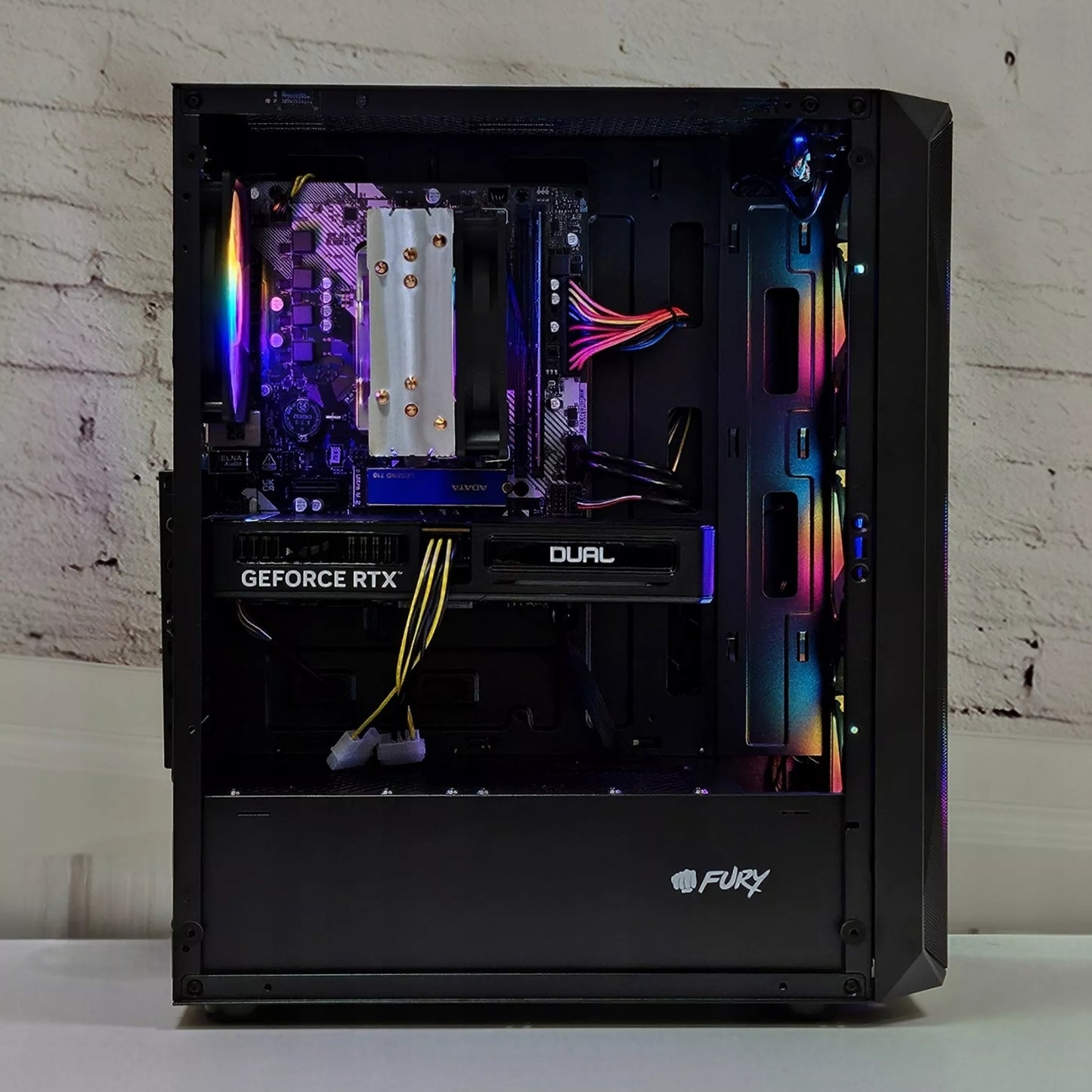 Žaidimų kompiuterių komplektas – Ryzen 7 5700X, RTX 5060 8GB, 32 GB RAM, Windows 11, 27″ 100 Hz monitorius